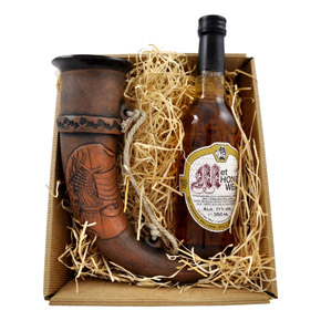 Gift consisting of Viking ship Tonhorn and a classic mead